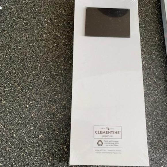 Clementine Paper Magnetic Pad Dashing through the snow - Picture 2 of 2